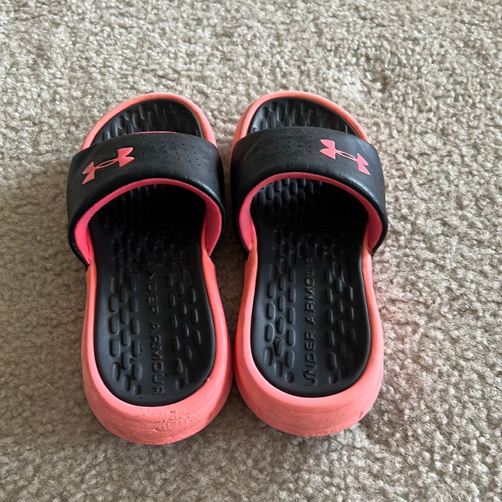 🌺2 for $12🌺 Girls Under Armour Slides